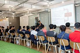 Phát triển cá nhân – Cơ hội học ngoại ngữ miễn phí, tiếp cận nhiều công nghệ mới