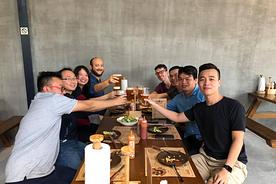 Grabbing some craft beers at Ut Ut with the team!